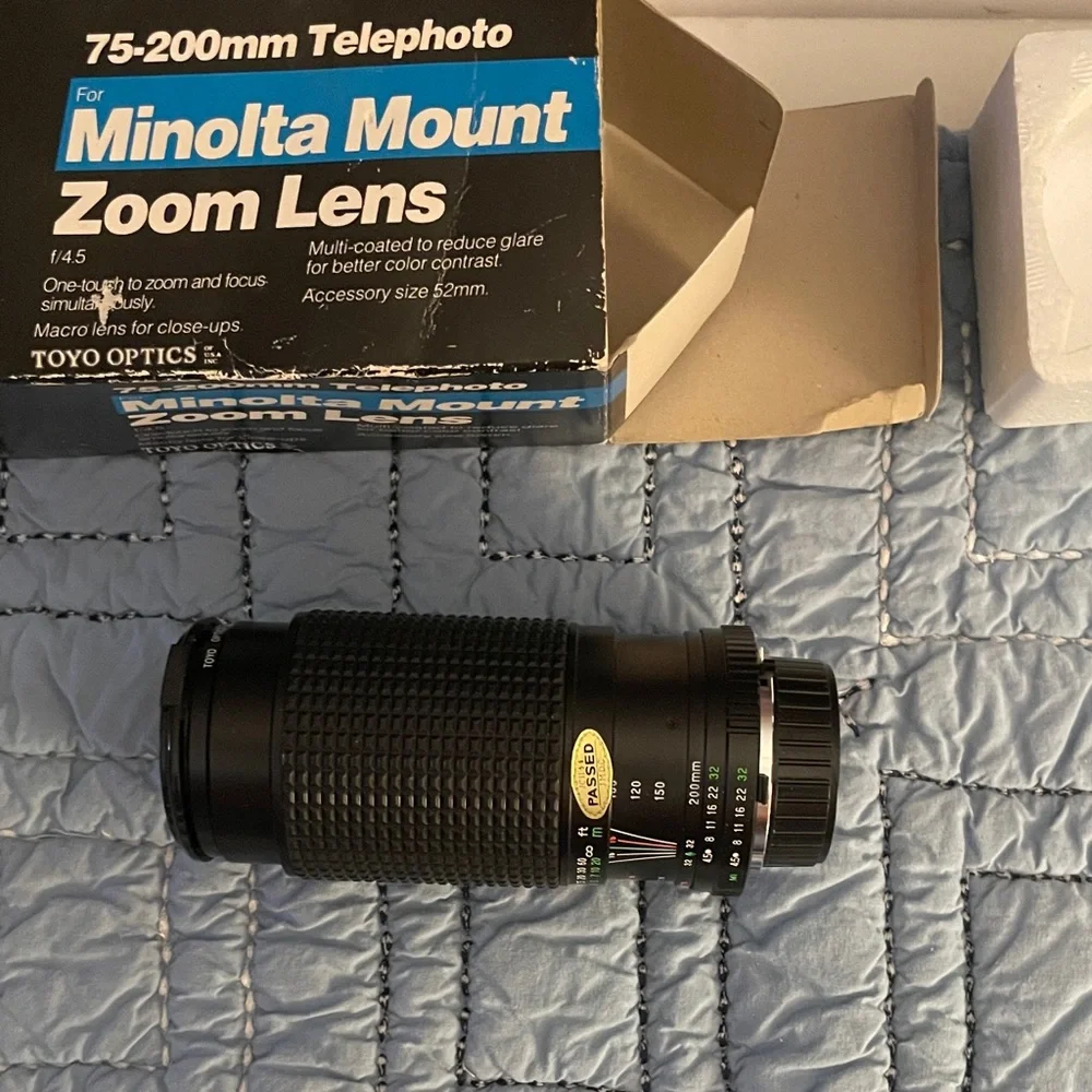 Minolta Black Telephoto Zoom Lens 75-200mm